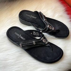 Minnetonka silverthorne black braided sandals